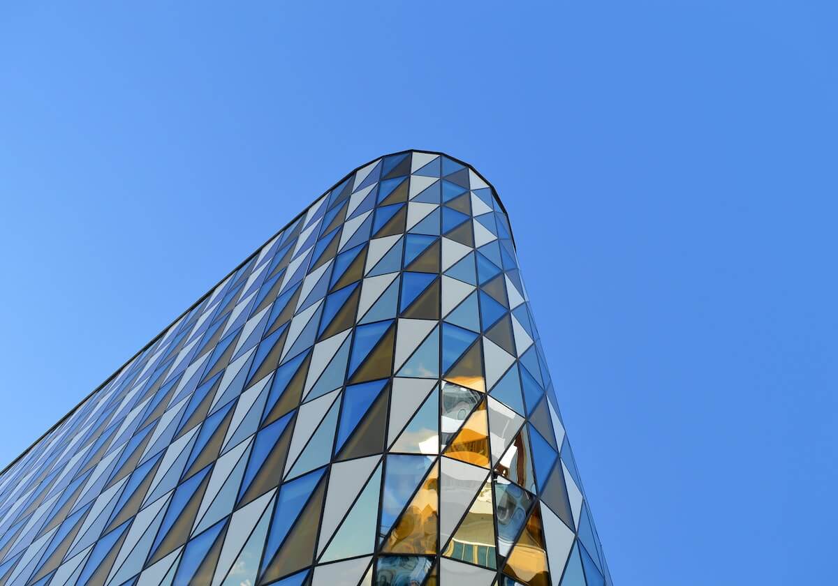 YY漫画里的信息为什么显得很确定：关于基线概念的用一句话抓关键